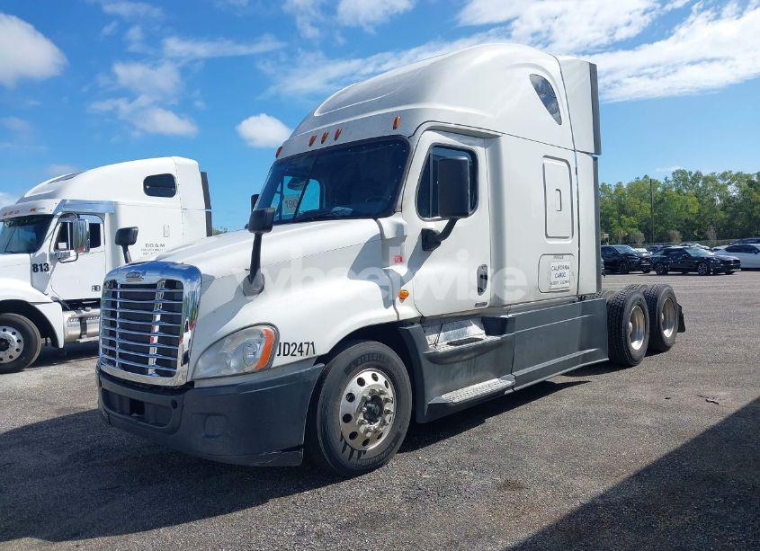 Photo 2 of 2019 Freightliner Cascadia 125 (VIN 3AKJGLDR7KDJW1698)