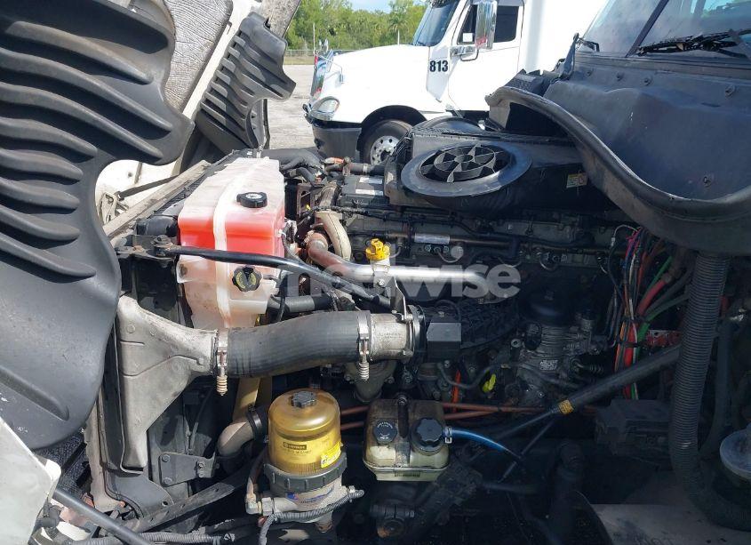 Photo 9 of 2019 Freightliner Cascadia 125 (VIN 3AKJGLDR7KDJW1698)