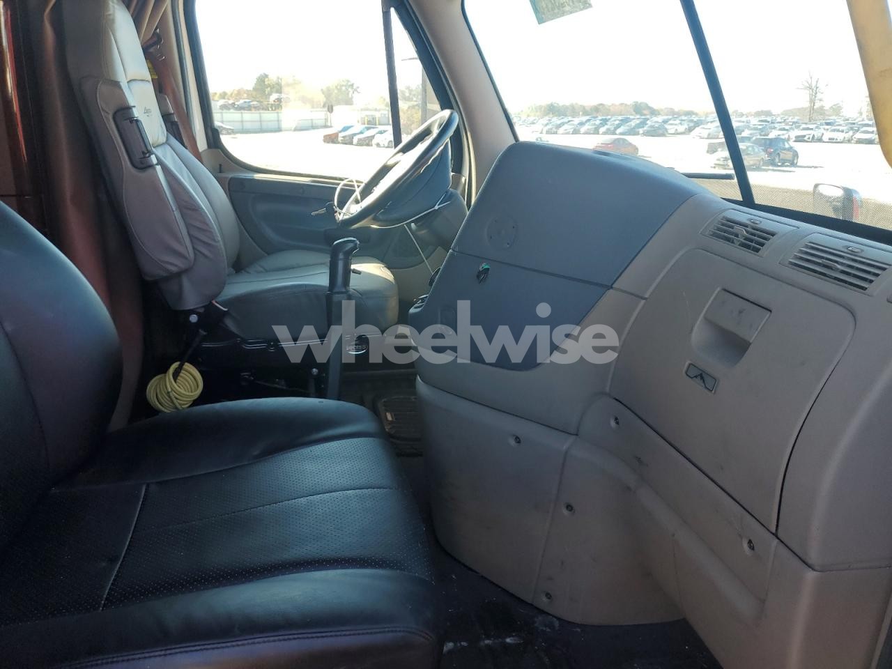 Photo 5 of 2017 FREIGHTLINER CASCADIA 125 SEMI TRUCK (VIN 3AKJGLDV4HSJH0713)