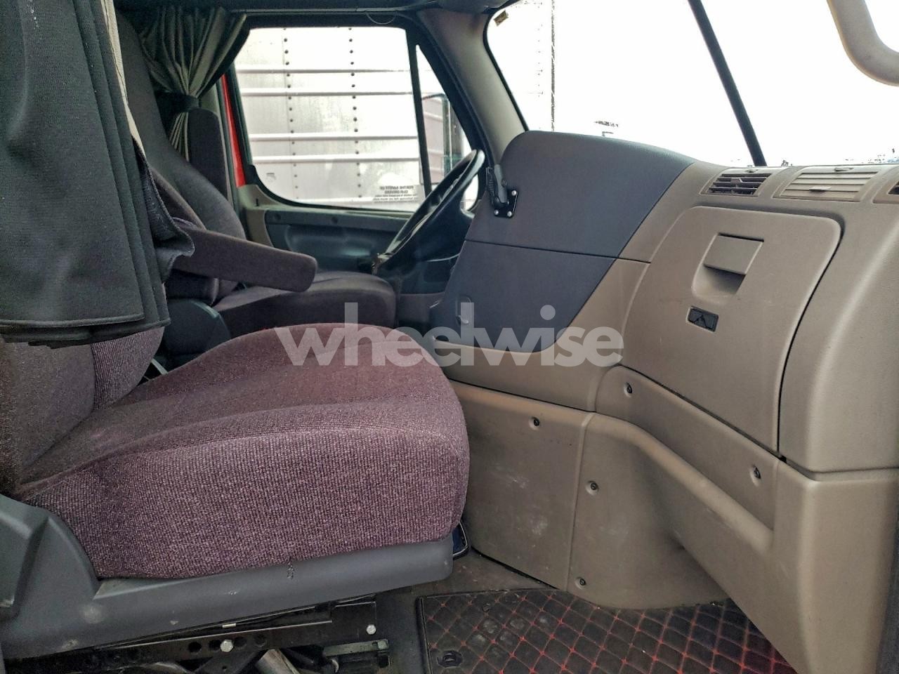 Photo 5 of 2019 FREIGHTLINER CASCADIA 125 SEMI TRUCK (VIN 3AKJGLFGXKSKK9483)