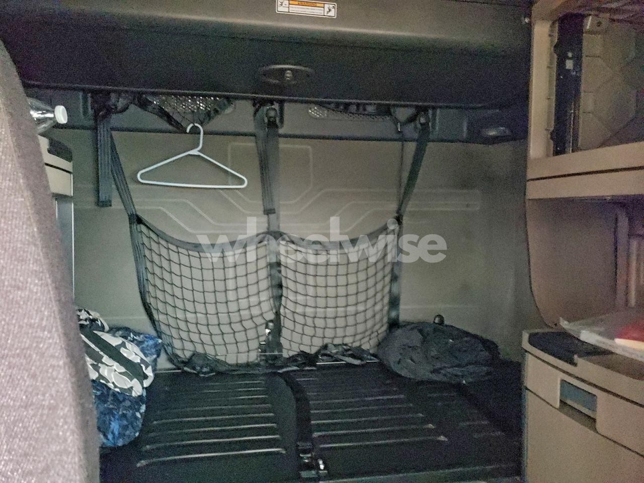 Photo 6 of 2019 FREIGHTLINER CASCADIA 125 SEMI TRUCK (VIN 3AKJGLFGXKSKK9483)