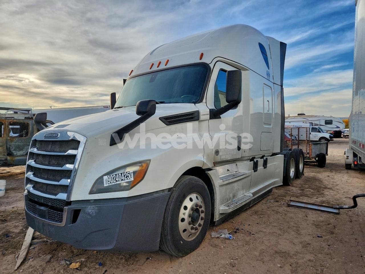 Photo 2 of 2018 FREIGHTLINER CASCADIA 126 SEMI TRUCK (VIN 3AKJHHDR0JSJJ0791)