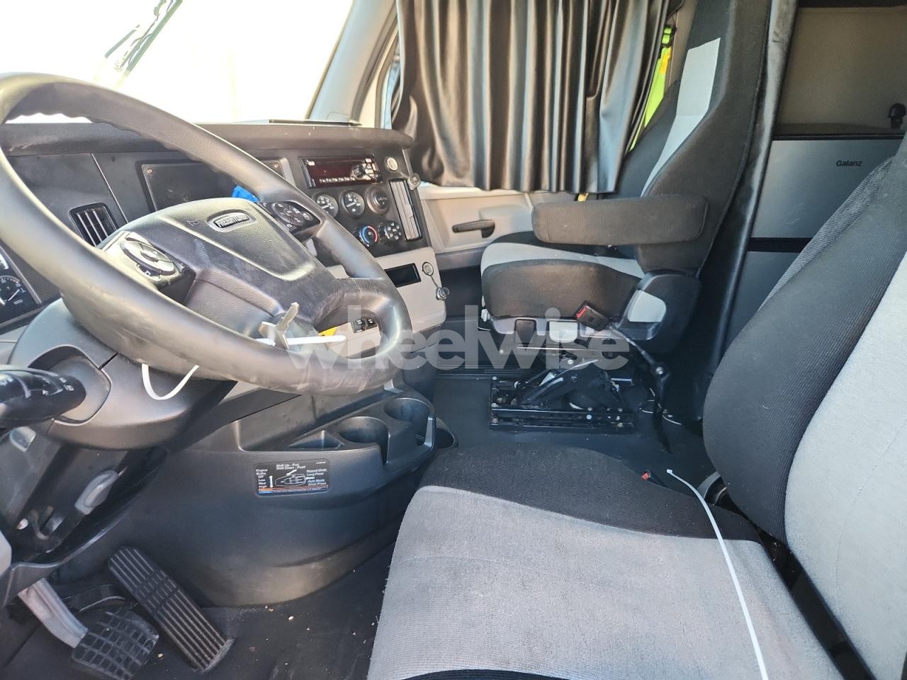 Photo 5 of 2018 FREIGHTLINER CASCADIA 126 SEMI TRUCK (VIN 3AKJHHDR0JSJJ0791)