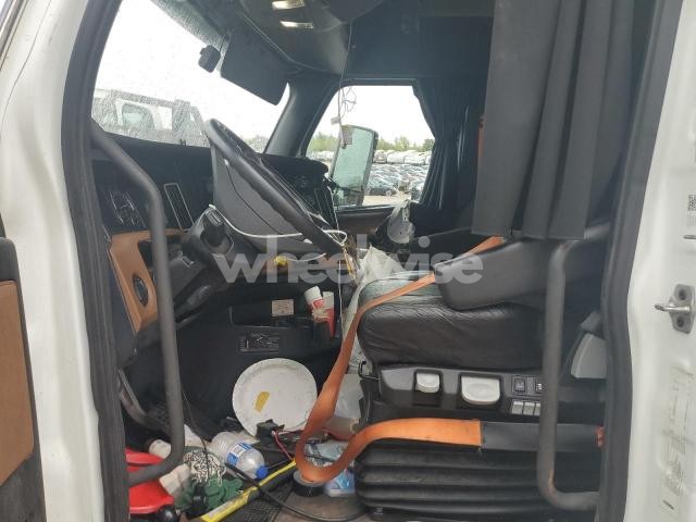 Photo 6 of 2021 FREIGHTLINER CASCADIA 125 SEMI TRUCK (VIN 3AKJHHDR0MSMM3433)