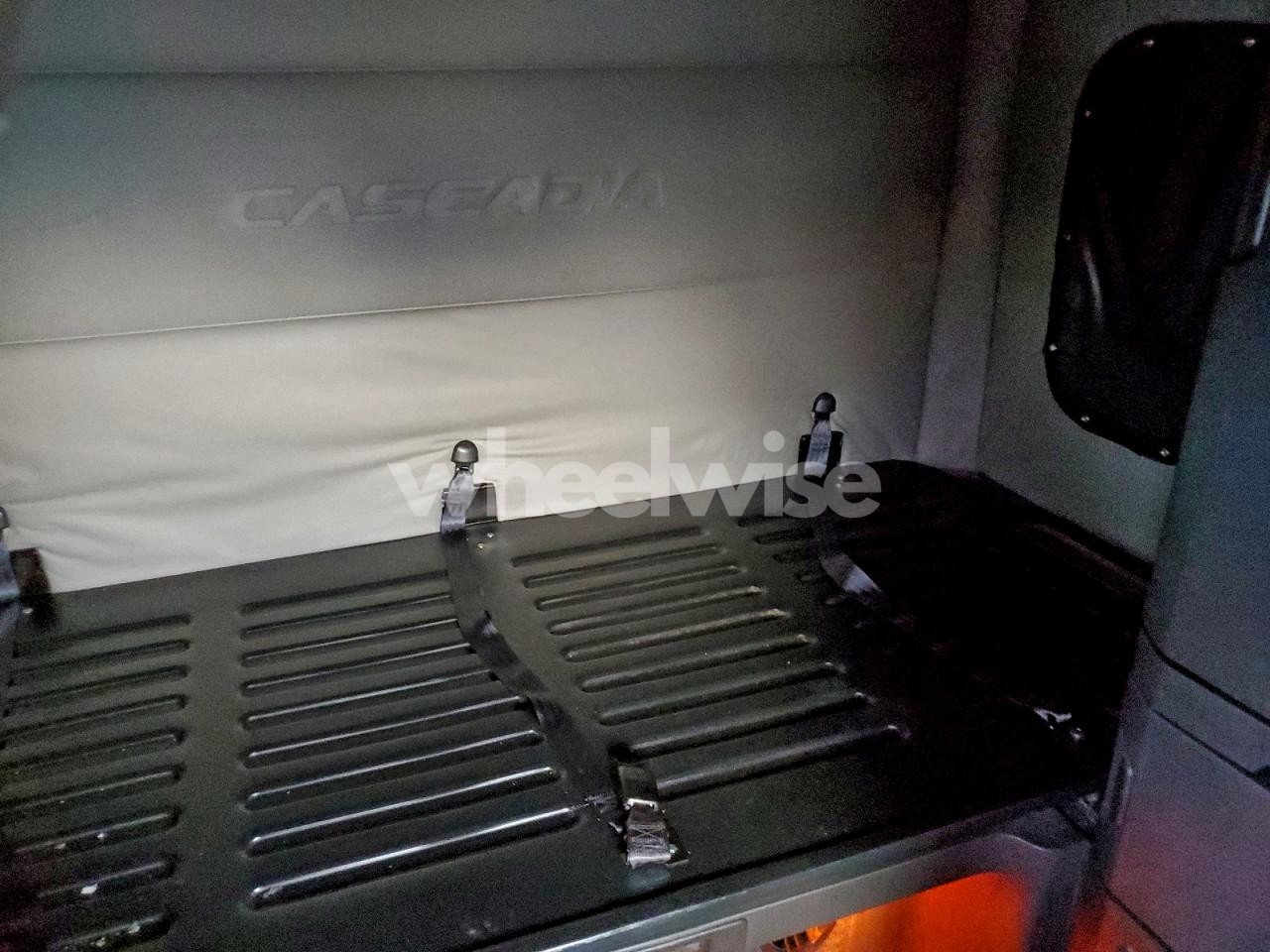 Photo 6 of 2021 FREIGHTLINER CASCADIA 126 (VIN 3AKJHHDR2MSMC0702)