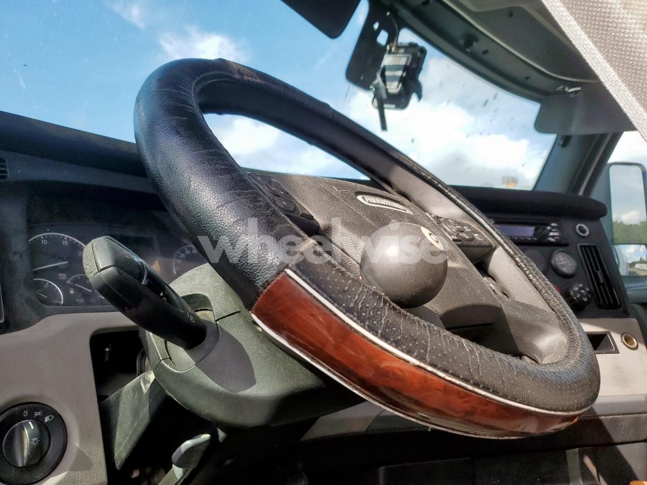 Photo 5 of 2020 FREIGHTLINER CASCADIA 126 SEMI TRUCK (VIN 3AKJHHDR3LSLP7054)