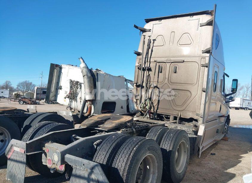 Photo 4 of 2019 Freightliner New CASCADIA 126 (VIN 3AKJHHDR4KSGC6099)