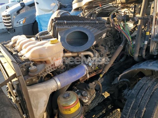 Photo 6 of 2022 FREIGHTLINER CASCADIA 126 (VIN 3AKJHHDR4NSMT0380)