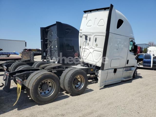 Photo 2 of 2018 FREIGHTLINER CASCADIA 126 SEMI TRUCK (VIN 3AKJHHDR6JSJJ0178)