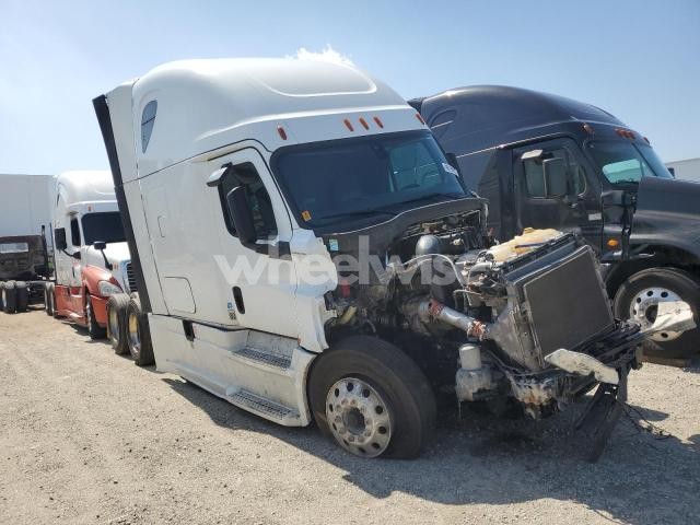 Photo 6 of 2018 FREIGHTLINER CASCADIA 126 SEMI TRUCK (VIN 3AKJHHDR6JSJJ0178)