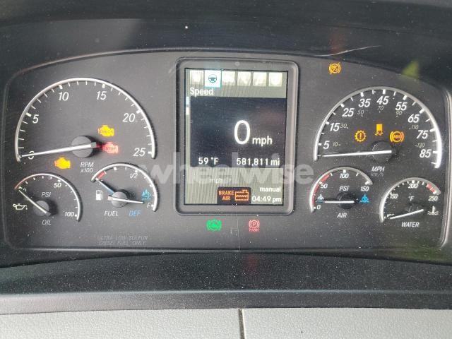 Photo 8 of 2018 FREIGHTLINER CASCADIA 126 SEMI TRUCK (VIN 3AKJHHDR6JSJJ0178)