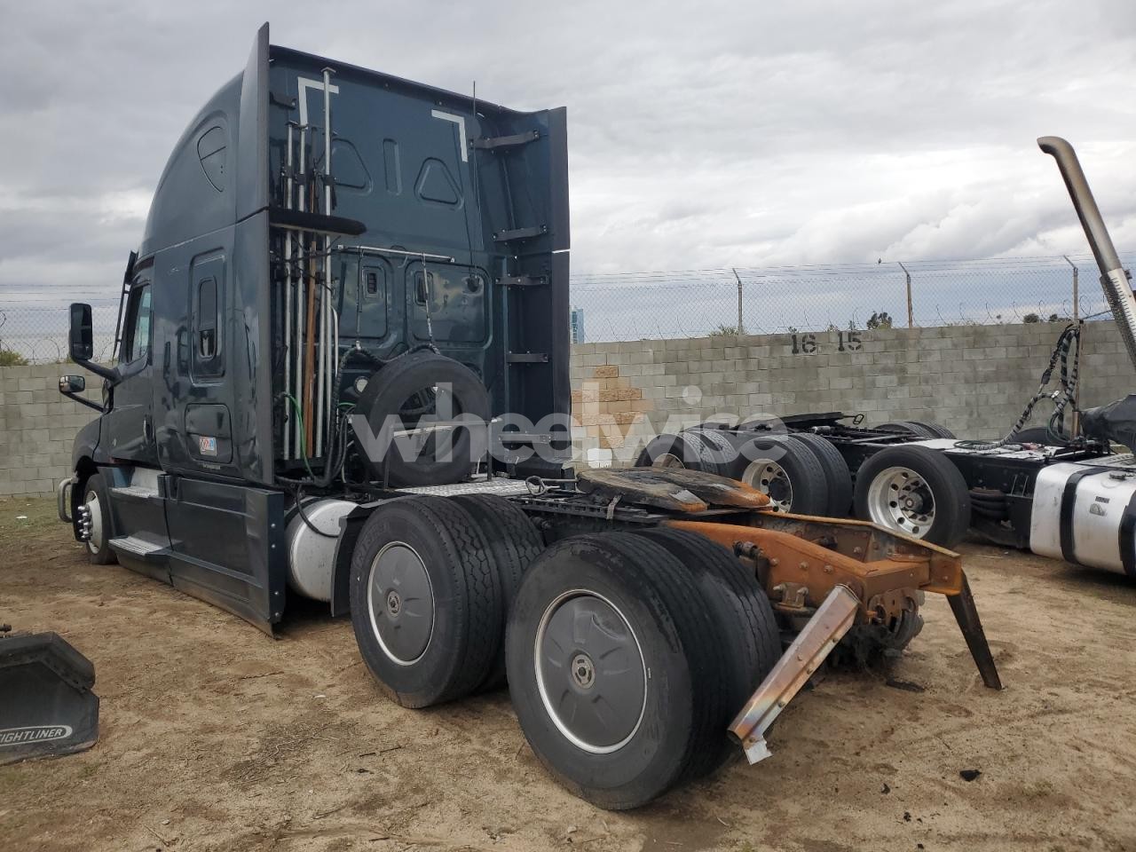 Photo 3 of 2021 FREIGHTLINER CASCADIA 126 SEMI TRUCK (VIN 3AKJHHDR6MSMY3631)