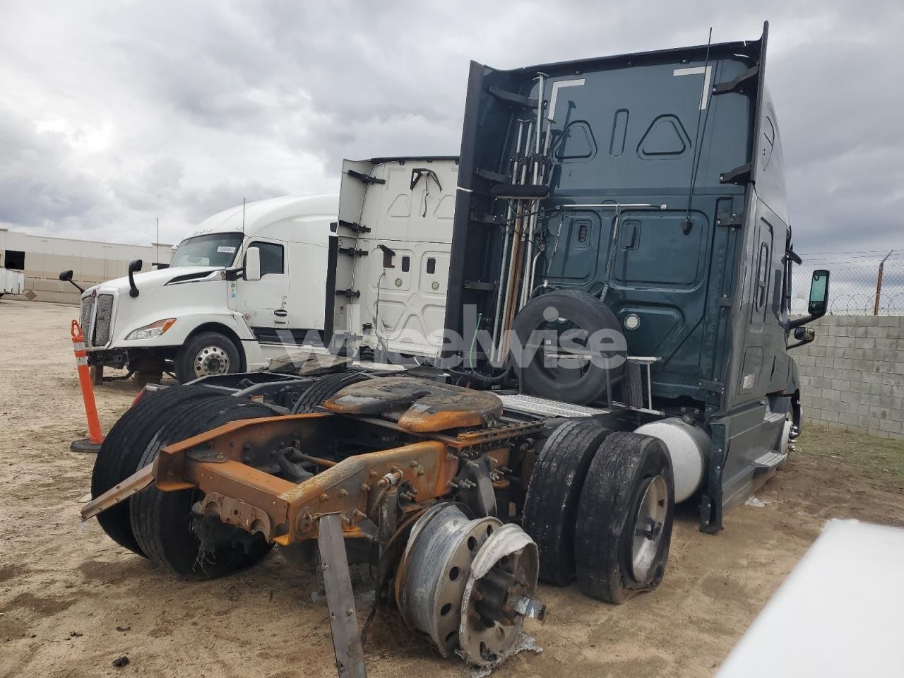 Photo 4 of 2021 FREIGHTLINER CASCADIA 126 SEMI TRUCK (VIN 3AKJHHDR6MSMY3631)