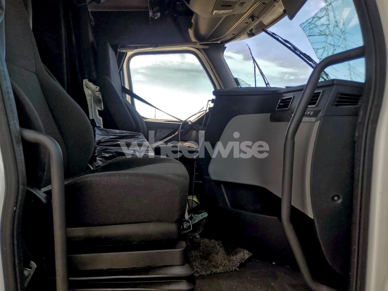 Photo 5 of 2024 FREIGHTLINER CASCADIA 126 SEMI TRUCK (VIN 3AKJHHDR6RSVB0829)