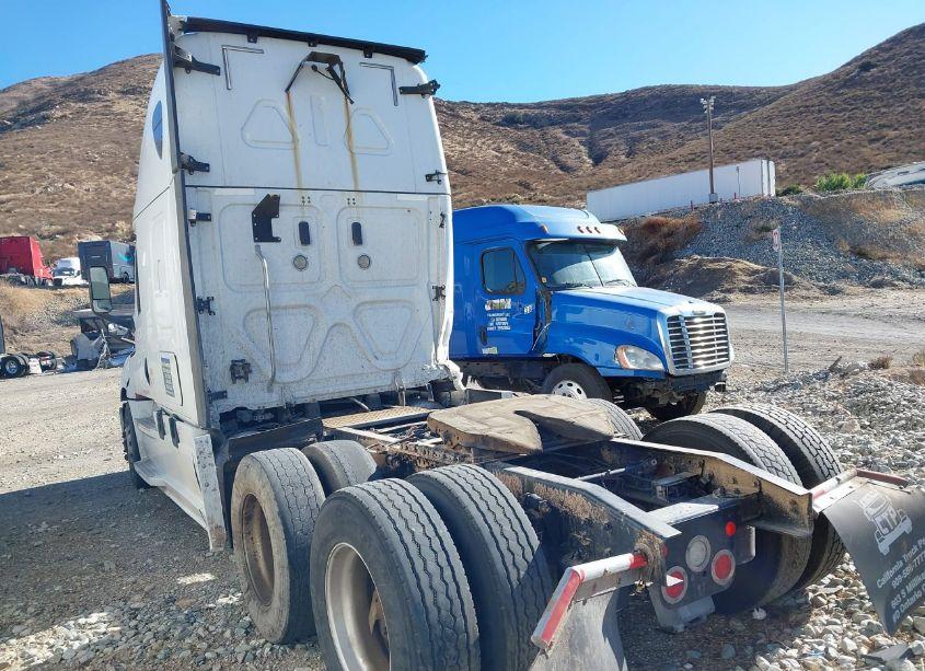 Photo 3 of 2018 Freightliner New CASCADIA 126 (VIN 3AKJHHDR7JSJL3873)