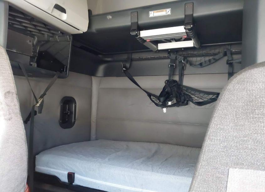 Photo 6 of 2018 Freightliner New CASCADIA 126 (VIN 3AKJHHDR7JSJL3873)