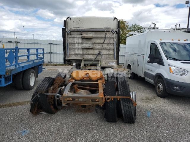 Photo 7 of 2020 FREIGHTLINER CASCADIA 126 SEMI TRUCK N/A (VIN 3AKJHHDR7LSLS5362)