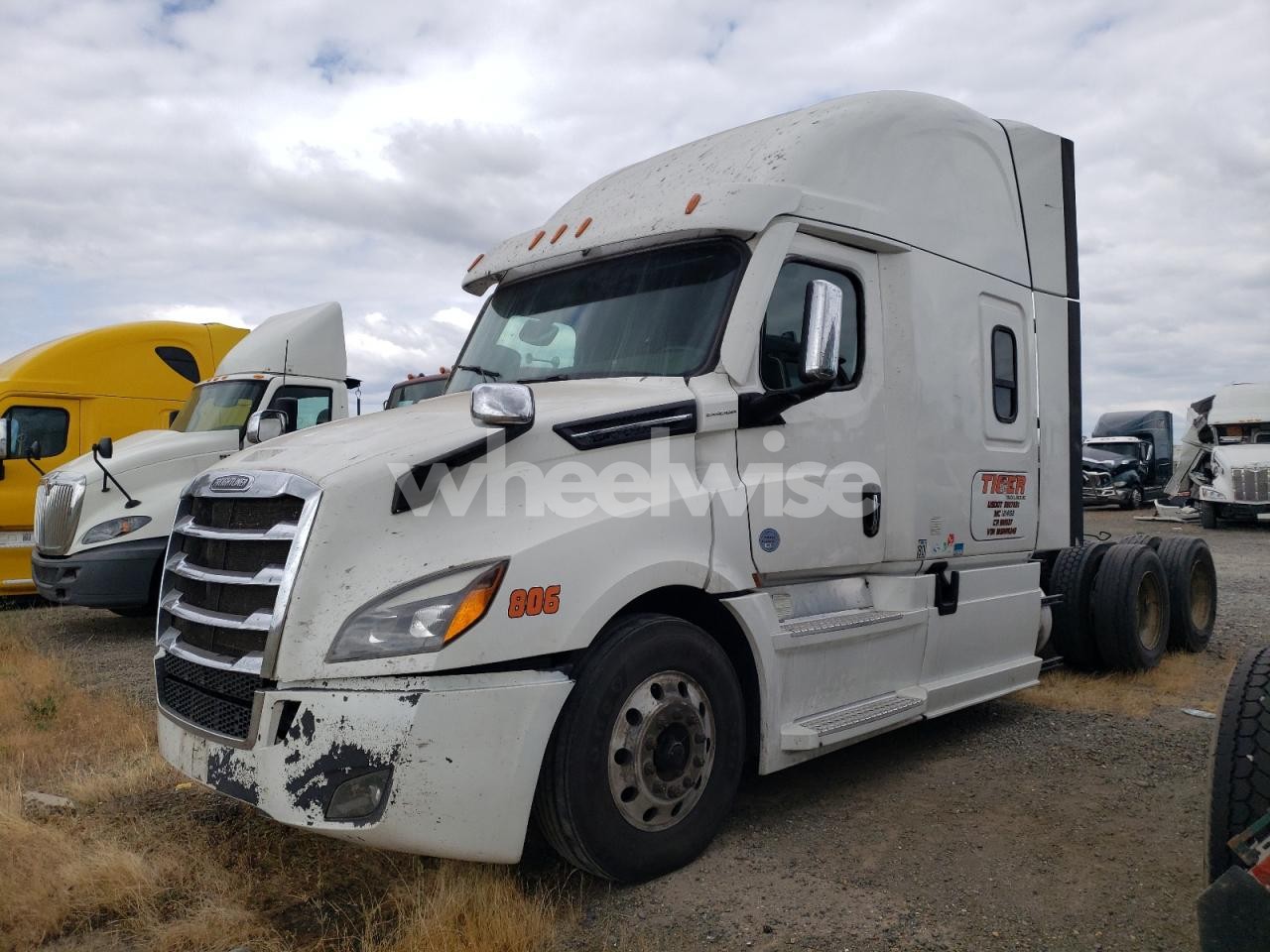 Photo 2 of 2021 FREIGHTLINER CASCADIA 126 SEMI TRUCK (VIN 3AKJHHDR7MSNA1243)