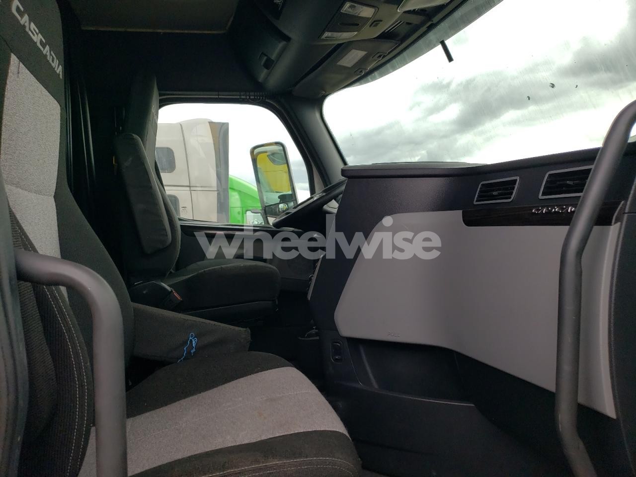 Photo 5 of 2021 FREIGHTLINER CASCADIA 126 SEMI TRUCK (VIN 3AKJHHDR7MSNA1243)