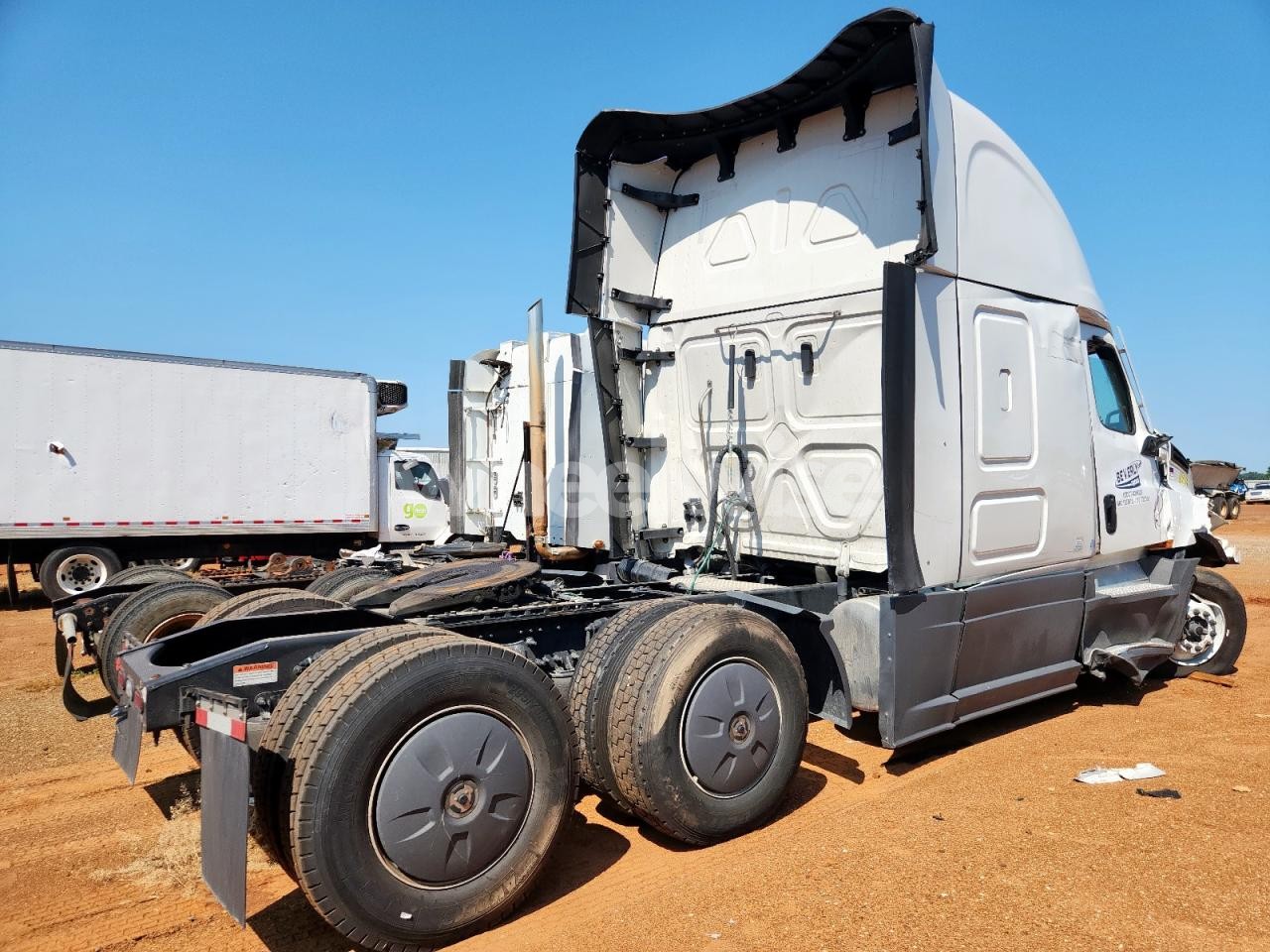Photo 4 of 2025 FREIGHTLINER CASCADIA 126 SEMI TRUCK N/A (VIN 3AKJHHDR7SSWA4675)