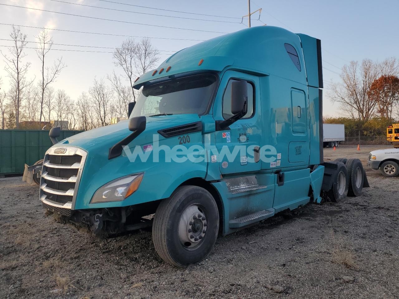 Photo 2 of 2018 FREIGHTLINER CASCADIA 126 SEMI TRUCK (VIN 3AKJHHDR9JSJW4087)