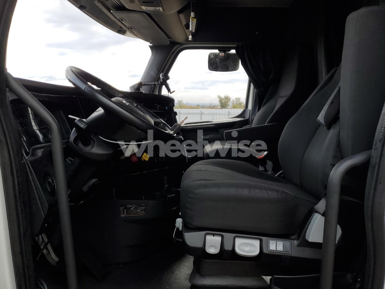 Photo 5 of 2024 FREIGHTLINER CASCADIA 126 SEMI TRUCK (VIN 3AKJHHDRXRSVF4171)