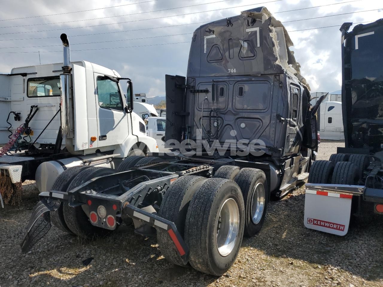 Photo 4 of 2025 FREIGHTLINER CASCADIA 126 TRUCK CAB AND CHASSIS (VIN 3AKJHHDRXSSVP6813)