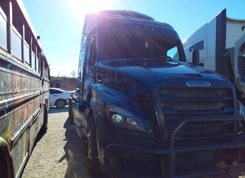 2019 Freightliner New CASCADIA 126 (VIN 3AKJHHDV9KSKS5890) main photo