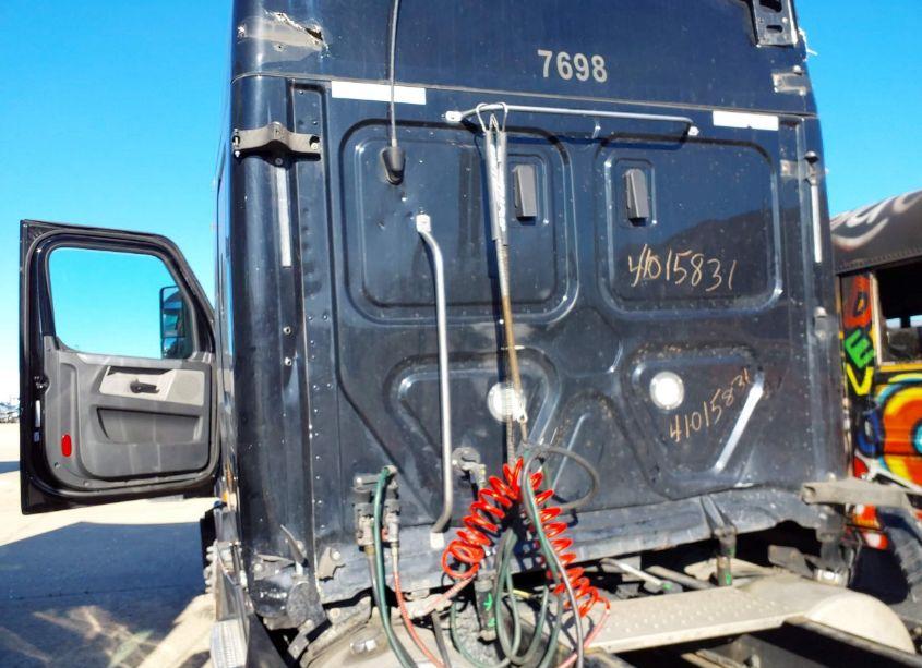 Photo 13 of 2019 Freightliner New CASCADIA 126 (VIN 3AKJHHDV9KSKS5890)