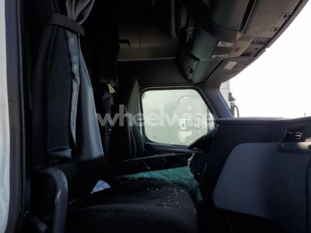 Photo 8 of 2022 FREIGHTLINER CASCADIA 126 (VIN 3AKJHHFG3NSNP7124)