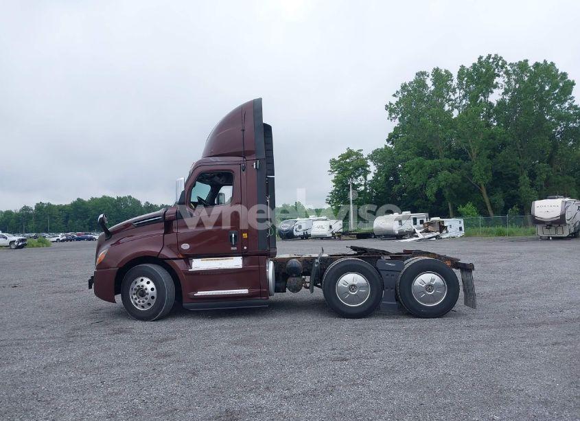 Photo 16 of 2018 Freightliner New CASCADIA 126 (VIN 3AKJHLDR2JSJW3852)