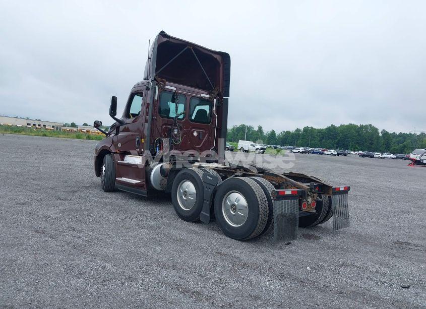 Photo 3 of 2018 Freightliner New CASCADIA 126 (VIN 3AKJHLDR2JSJW3852)