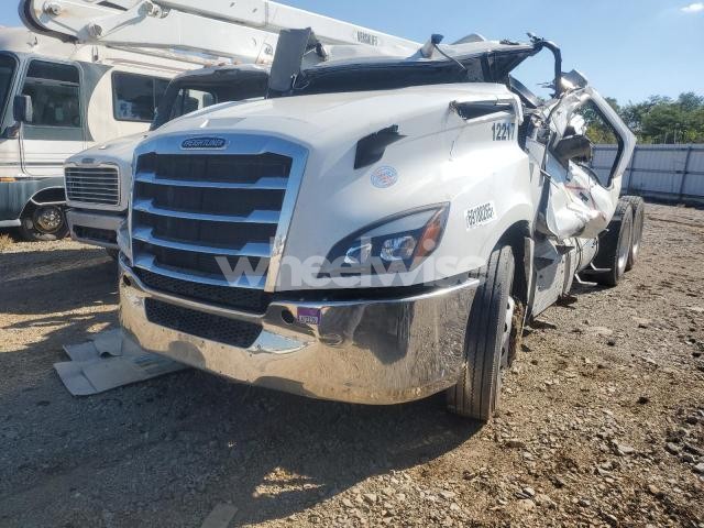 Photo 3 of 2022 FREIGHTLINER CASCADIA 126 TRUCK CAB AND CHASSIS (VIN 3AKJHLDV5NSNL1914)