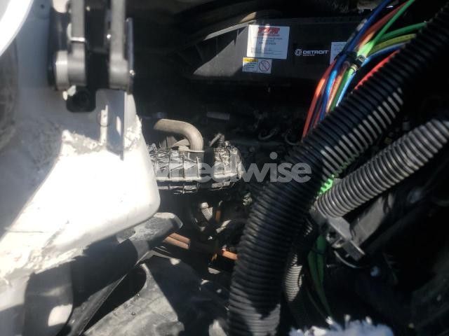 Photo 4 of 2022 FREIGHTLINER CASCADIA 126 TRUCK CAB AND CHASSIS (VIN 3AKJHLDV5NSNL1914)