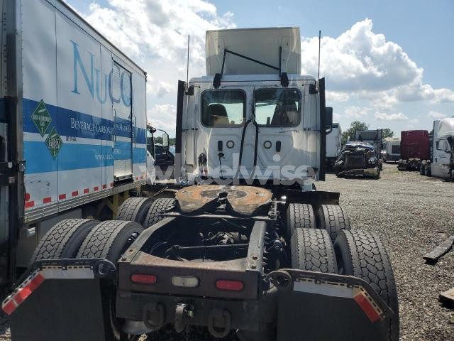 Photo 9 of 2019 FREIGHTLINER CASCADIA 126 (VIN 3AKJHLDV9KSKD4765)