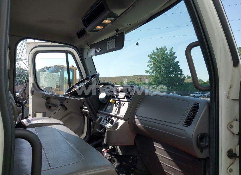 Photo 6 of 2015 Freightliner M2 106 MEDIUM DUTY (VIN 3ALACWDT2FDGG8338)