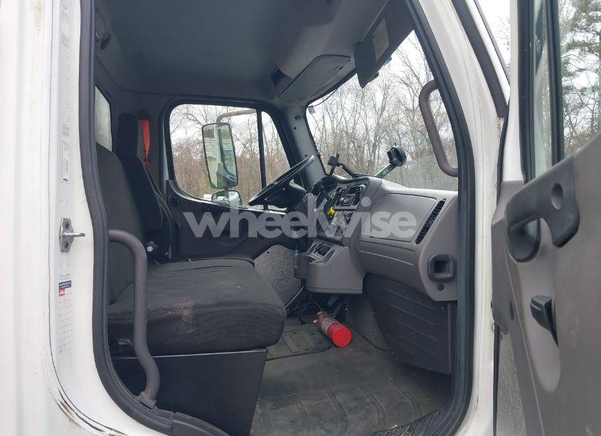 Photo 7 of 2015 Freightliner M2 106 MEDIUM DUTY (VIN 3ALACWDT3FDGT5109)
