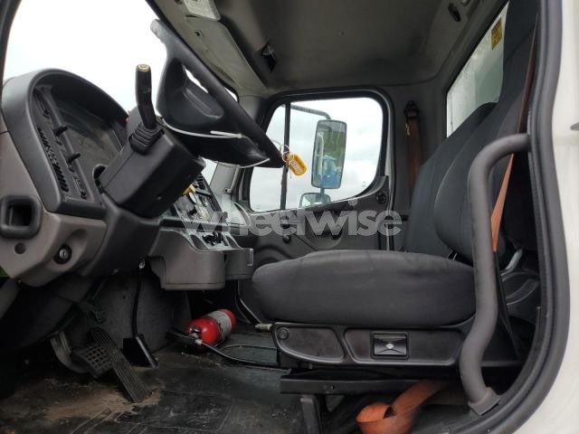 Photo 7 of 2020 FREIGHTLINER M2 106 MED - BOX TRUCK (VIN 3ALACWFC2LDLY2984)