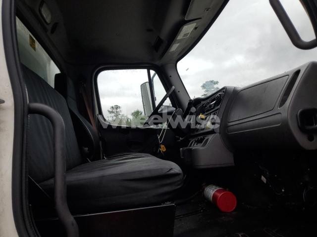 Photo 9 of 2020 FREIGHTLINER M2 106 MED - BOX TRUCK (VIN 3ALACWFC2LDLY2984)