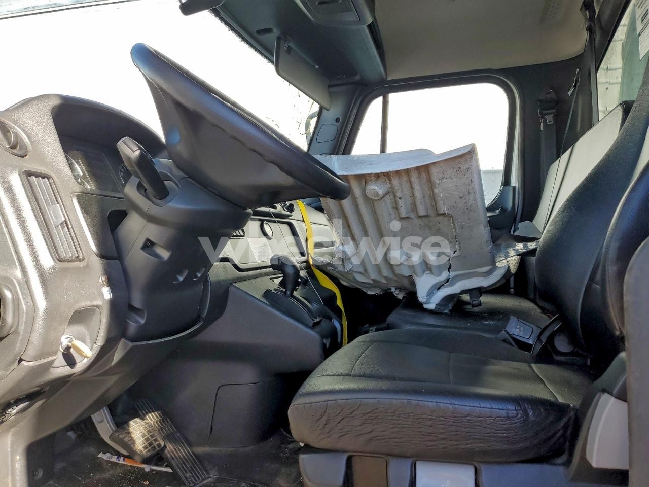 Photo 7 of 2024 FREIGHTLINER BUSINESS CLASS M2 BOX TRUCK (VIN 3ALACWFC2RDVK4839)