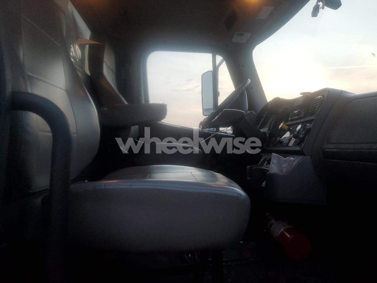 Photo 5 of 2022 FREIGHTLINER M2 106 MED - Box Truck (VIN 3ALACWFC4NDMV5193)