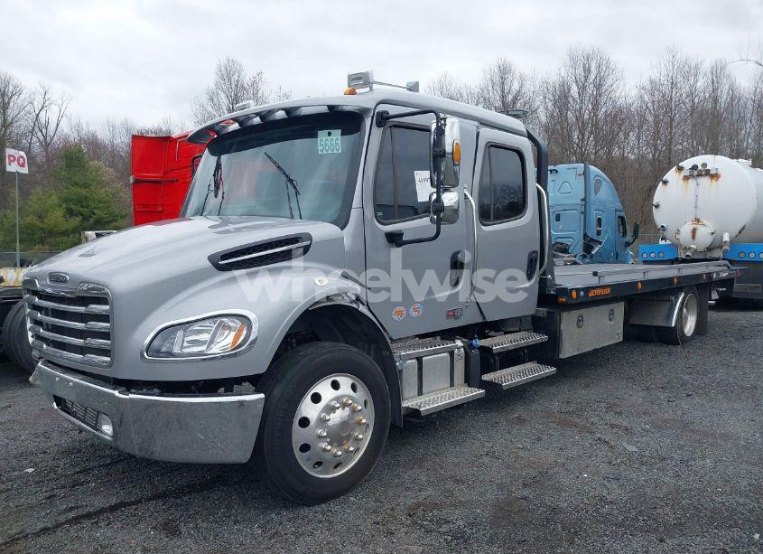 Photo 2 of 2025 Freightliner M2 106 (VIN 3ALACWFC5SDVU7053)