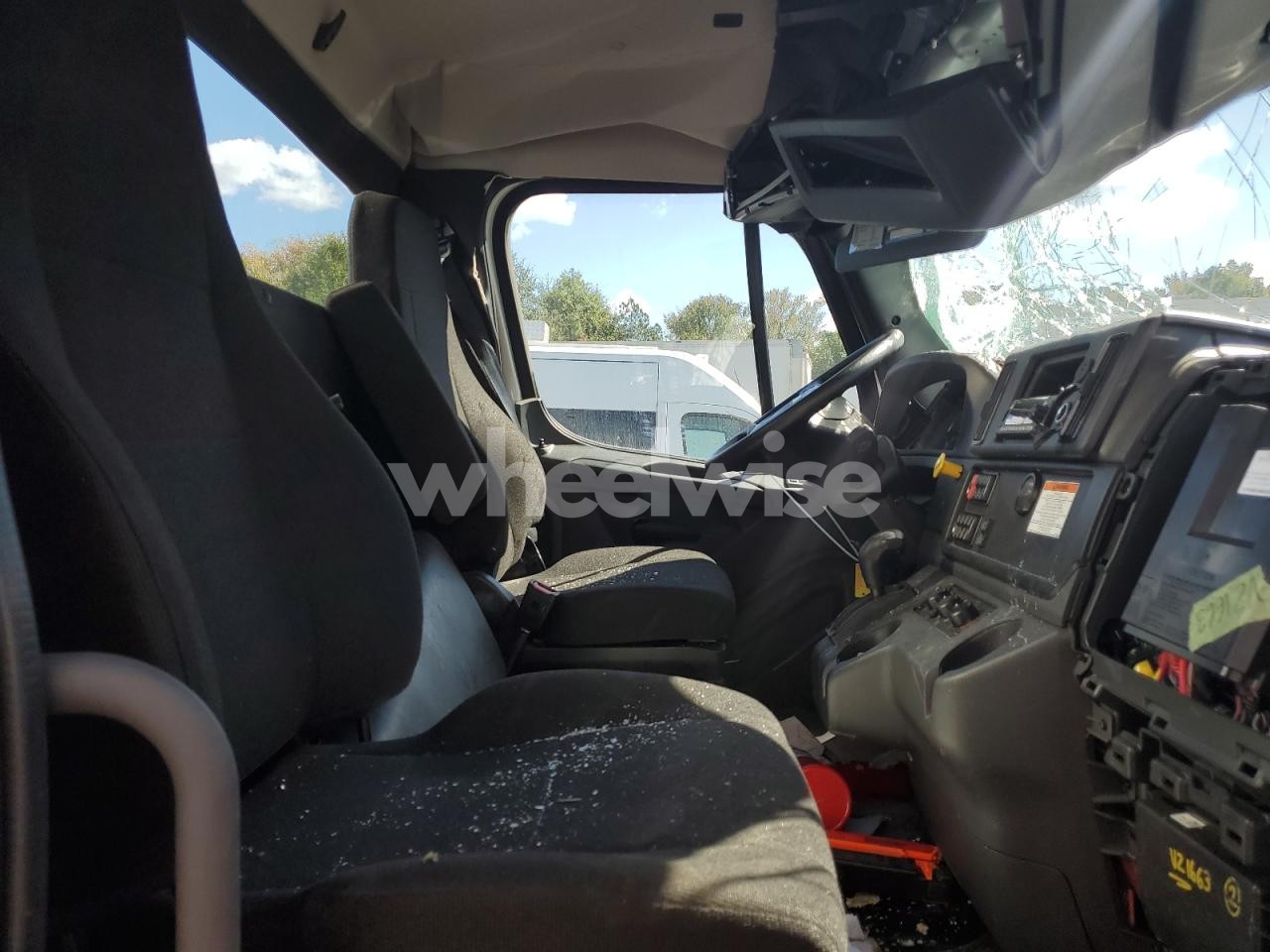 Photo 5 of 2025 FREIGHTLINER BUSINESS CLASS M2 VACUUM TRUCK (VIN 3ALACWFCXSDVZ1663)