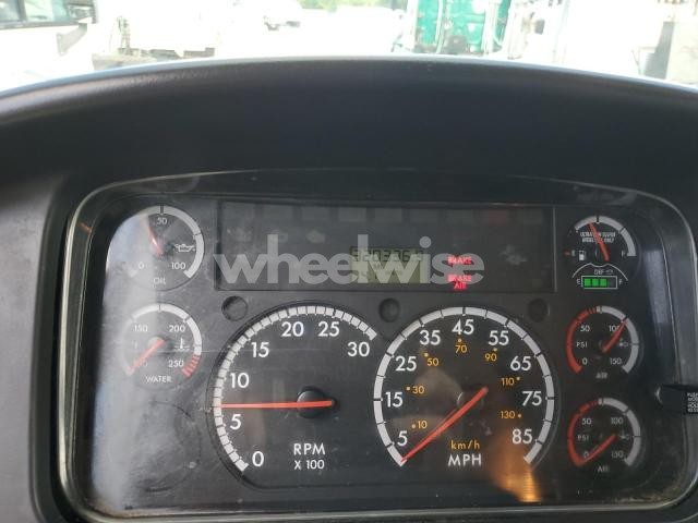 2015 FREIGHTLINER M2 106 MED - TRUCKS REFRIGERATED BOX TRUCK (VIN 3ALACXDT9FDGS9059) main photo