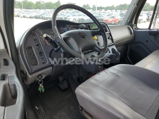 Photo 2 of 2015 FREIGHTLINER M2 106 MED - TRUCKS REFRIGERATED BOX TRUCK (VIN 3ALACXDT9FDGS9059)