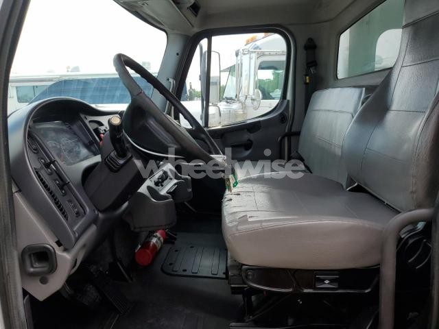 Photo 5 of 2015 FREIGHTLINER M2 106 MED - TRUCKS REFRIGERATED BOX TRUCK (VIN 3ALACXDT9FDGS9059)