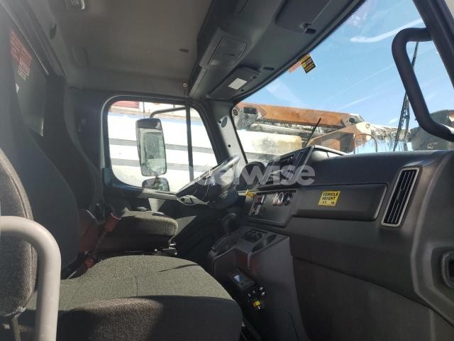 Photo 7 of 2025 FREIGHTLINER M2 REFRIGERATED TRUCK (VIN 3ALACXFC5SDVY3072)