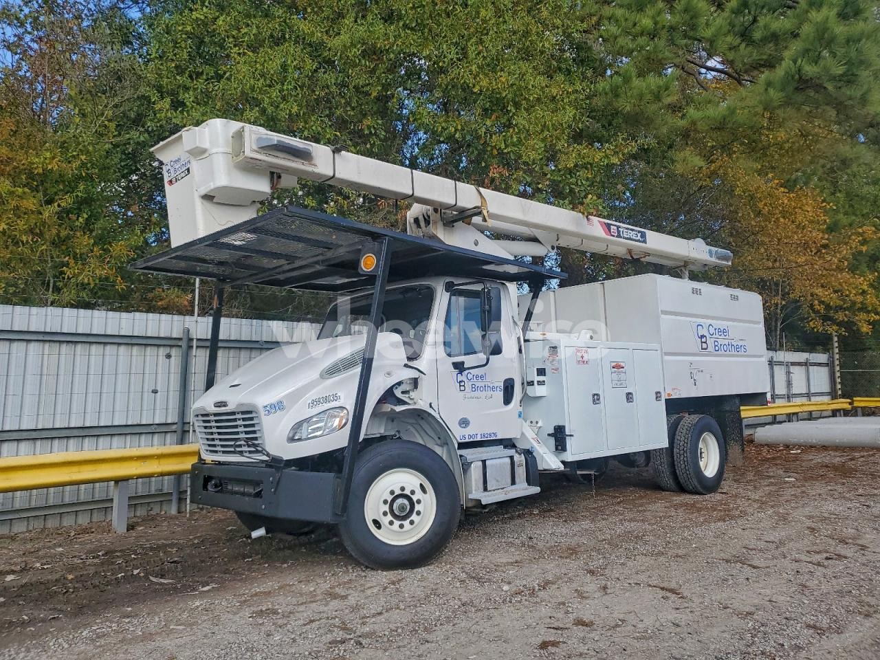 Photo 2 of 2021 FREIGHTLINER BUSINESS CLASS M2 FORESTRY BUCKET TRUCK (VIN 3ALACXFC6MDMR3979)