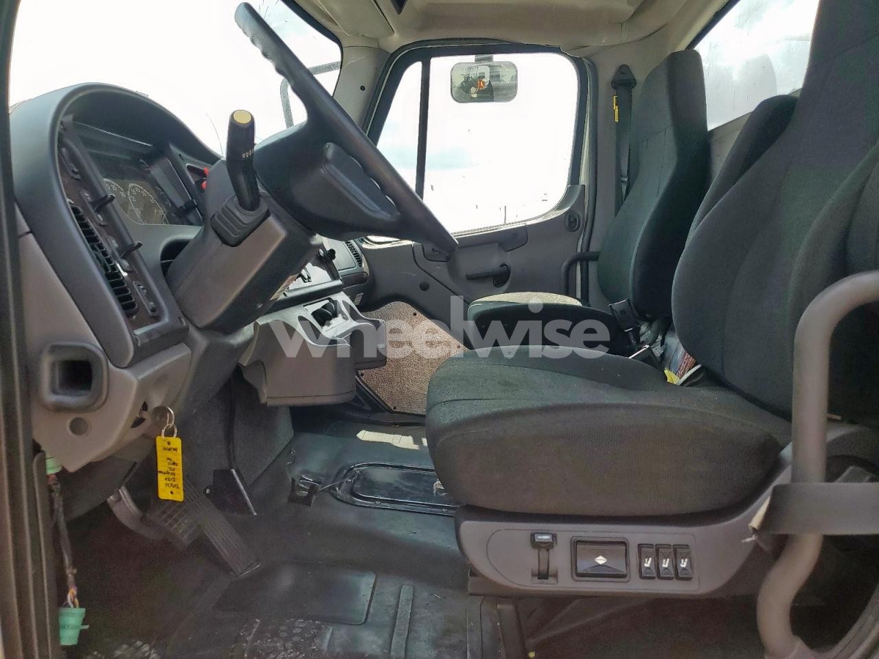 Photo 5 of 2020 FREIGHTLINER BUSINESS CLASS M2 BOX TRUCK (VIN 3ALACXFC9LDLV1544)