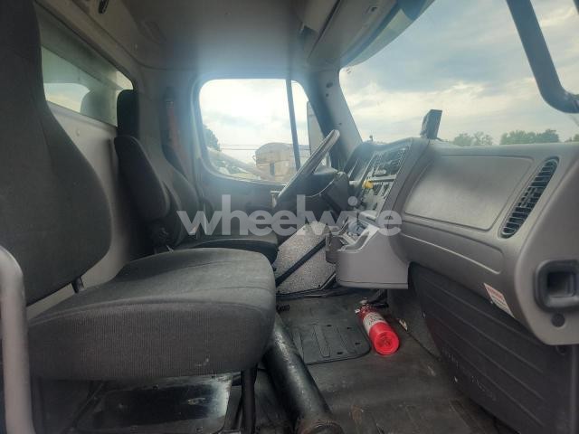 Photo 4 of 2017 FREIGHTLINER BUSINESS CLASS M2 REFRIGERATED TRUCK (VIN 3ALHCYCY5HDJF0571)